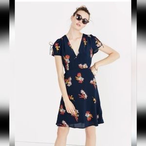 Madewell Silk Poppy Dress in Cactus Flower Size 8 Navy V-neck Short